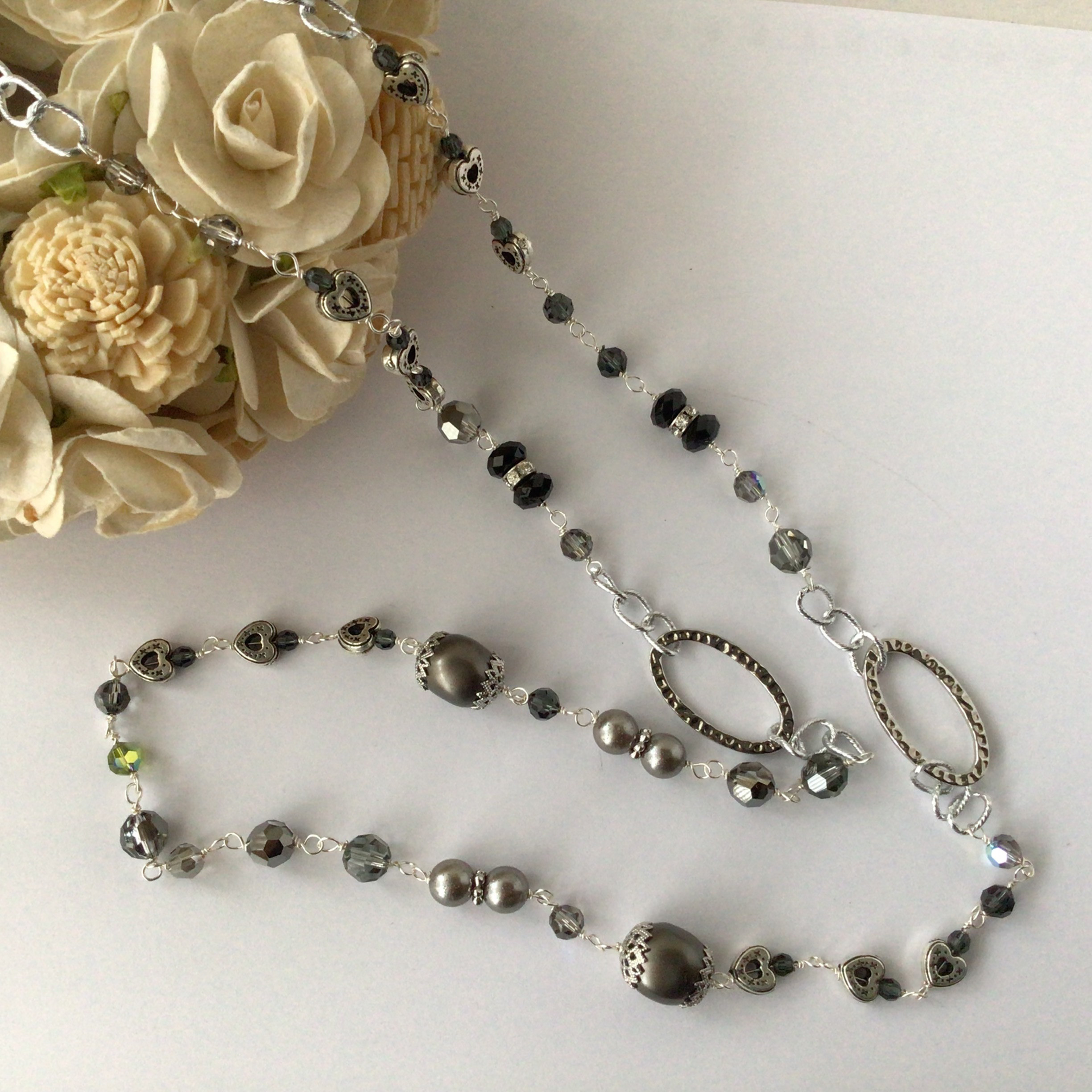 ブラックダイヤのエレガントなロングネックレス