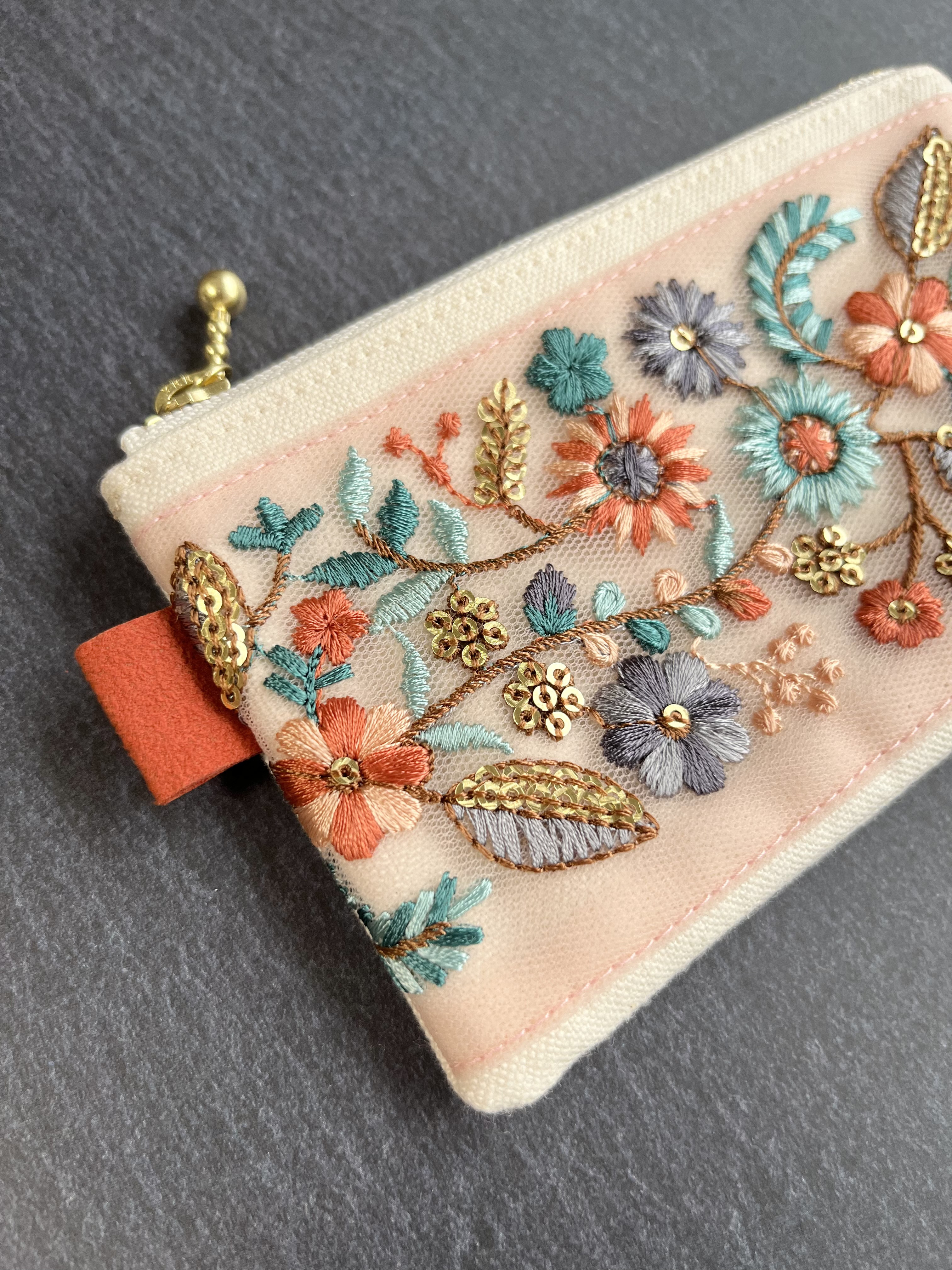 インド刺繍リボンのミニポーチ/生成×ピンクチュール ポーチ