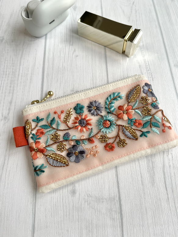 インド刺繍リボンのミニポーチ/生成×ピンクチュール 2枚目の画像