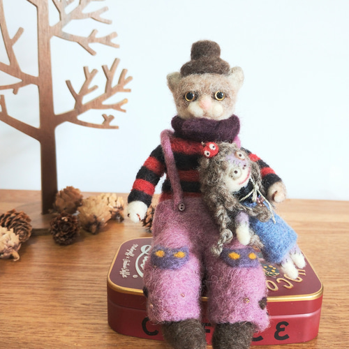 ダークでシックな猫さんとお人形のツギハギちゃん 羊毛フェルト 羊毛