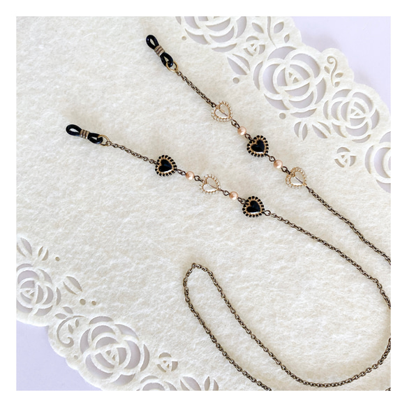 ドイツ製ハート型アクリルチャームの大人クラシックなメガネチェーン グラスコード 5枚目の画像