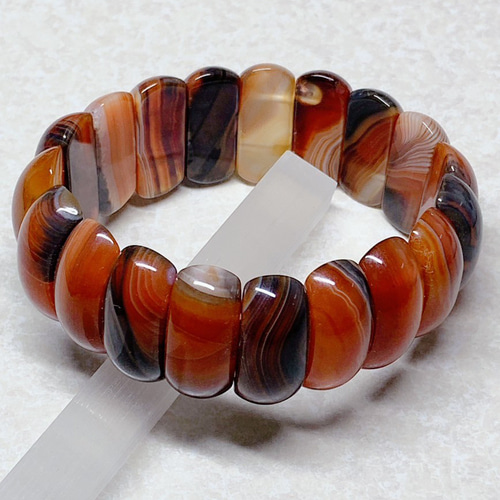 安定と保護の象徴】瑪瑙バングル - 内なる強さとバランスを保つ天然石