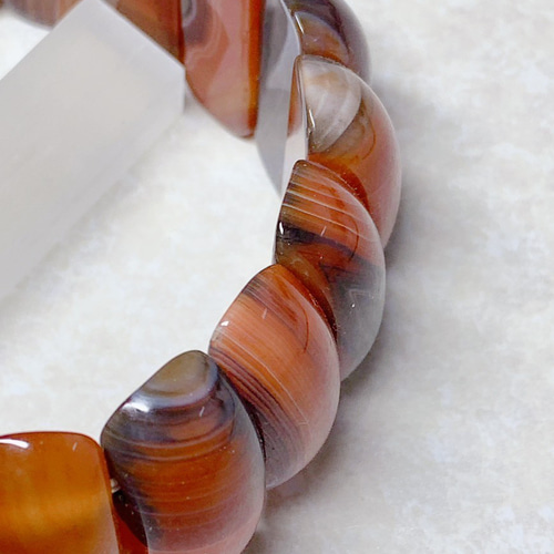 安定と保護の象徴】瑪瑙バングル - 内なる強さとバランスを保つ天然石