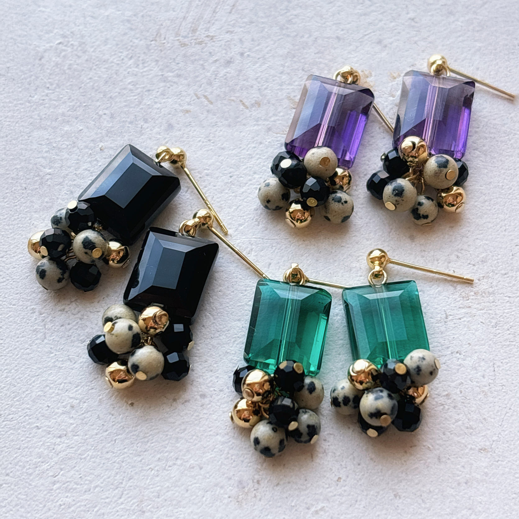 124 高級お花ボタン✖︎3Aガラスじゃら　ハンドメイド　ピアスorイヤリング 124 高級お花ボタン✖︎3Aガラスじゃら ハンドメイド ピアスor