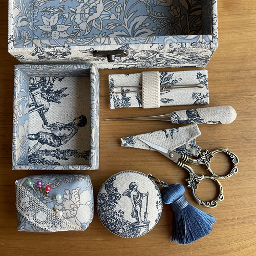 カルトナージュミニ裁縫箱 フランストワルドジュイ柄です ブルー色の