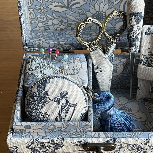 カルトナージュミニ裁縫箱 フランストワルドジュイ柄です ブルー色の