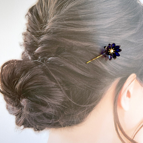 濃い紫のアメリカンフラワー（ディップアート）ヘアピン
