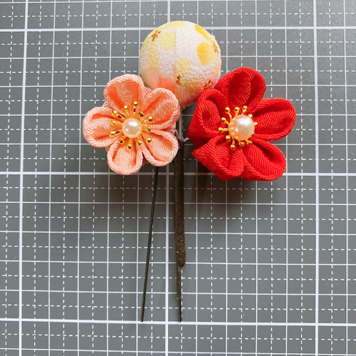 お花とちりめん玉の髪飾り②＊色、オプション選べます○つまみ細工○U