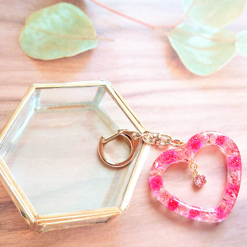 ハートに閉じ込めた桃色かすみ草 キーホルダー（UVレジン） その他