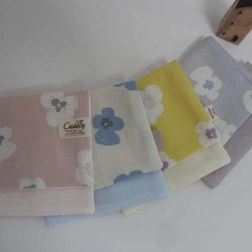 大きめ*NINA*Flower*やわらかガーゼハンカチ4枚セット 大きめ*NINA*花*やわらかガーゼハンカチ4枚セット ハンカチ