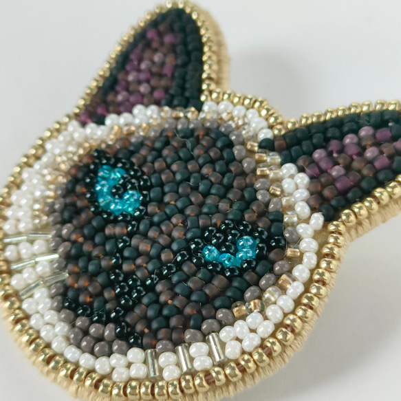 ビーズ刺繍◆猫のブローチ＊シャム 3枚目の画像