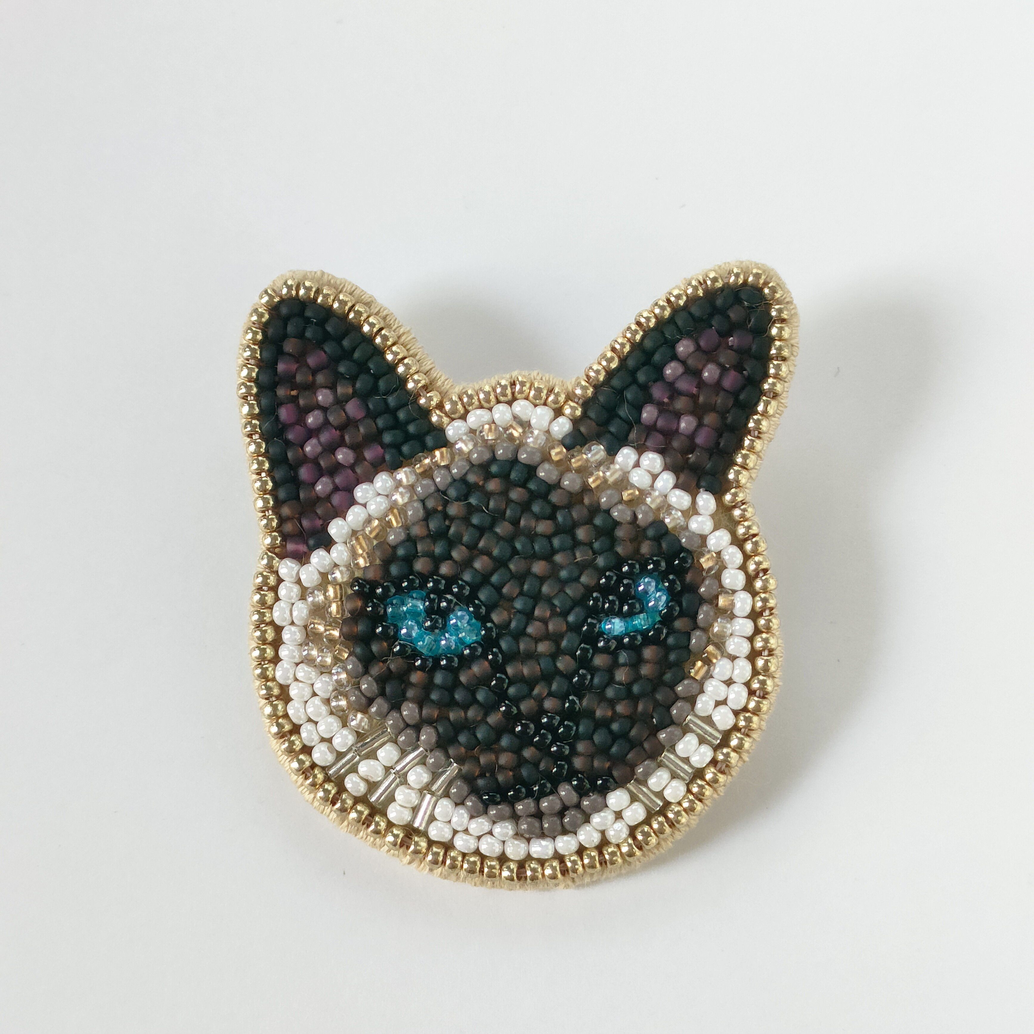ビーズ刺繍◆猫のブローチ＊シャム