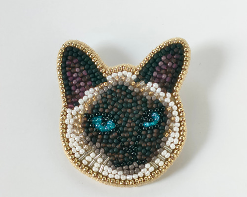 刺繍　ブローチ　ビーズ　猫　浴衣　ハンドメイド ea556de85e846a3fabb6fb7b5792ad