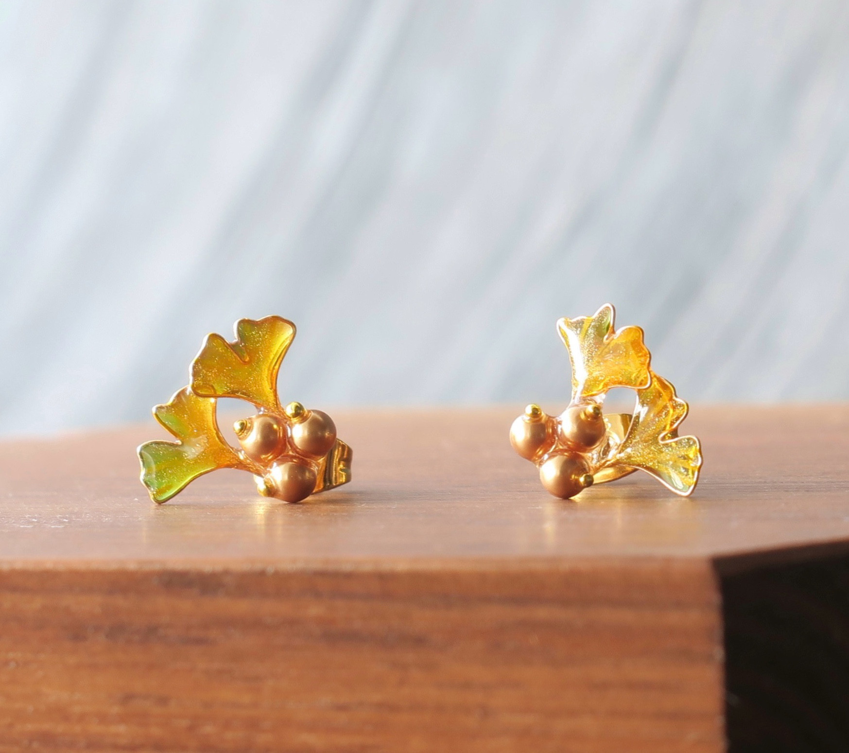 秋うらら - イチョウと果実の耳飾り 【受注制作】　ピアス イヤリング イチョウ 紅葉 秋 実り 果実 上品 可憐 繊細
