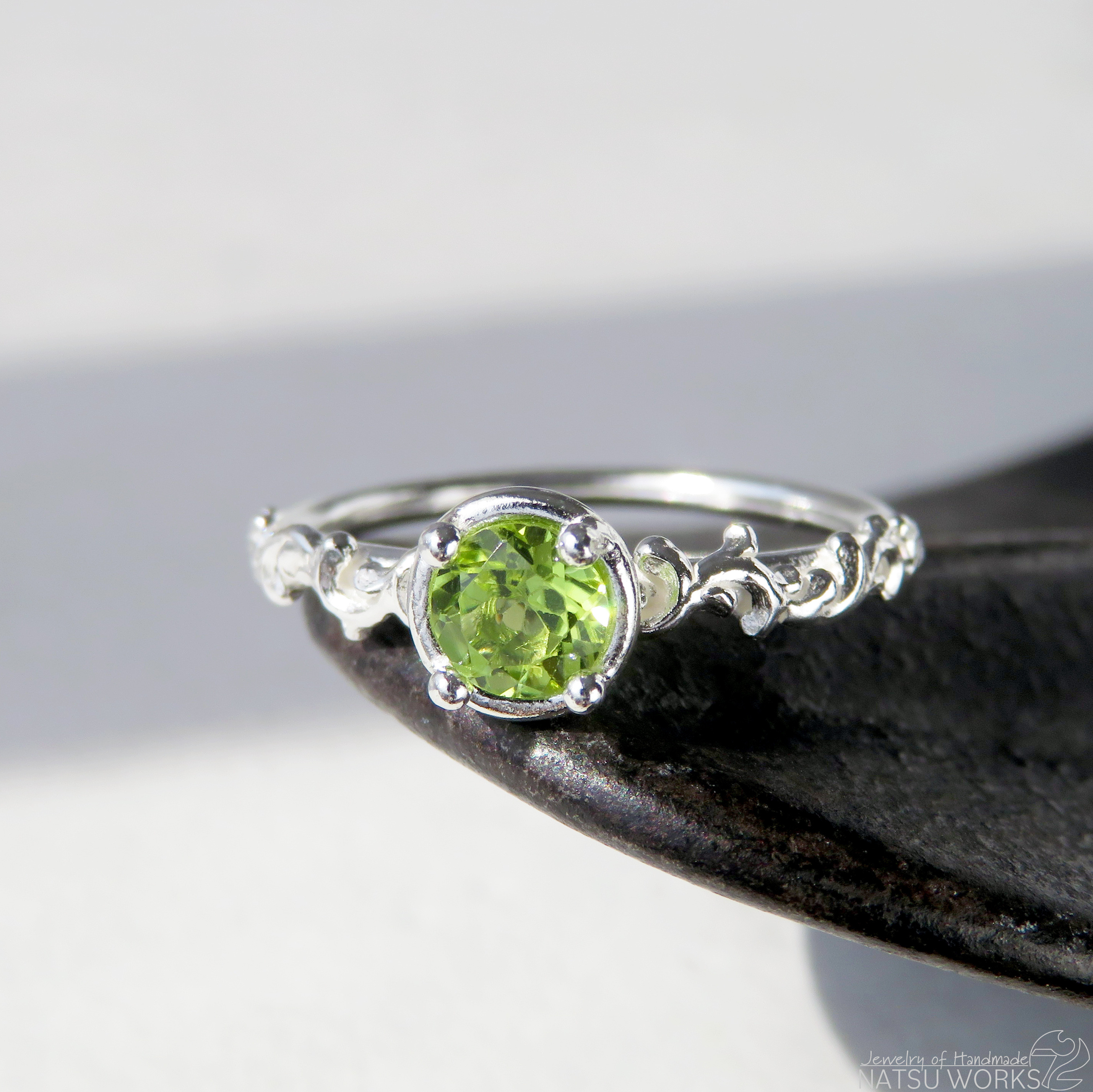 ペリドット リング / Botanical Peridot Ring l 13,651円
