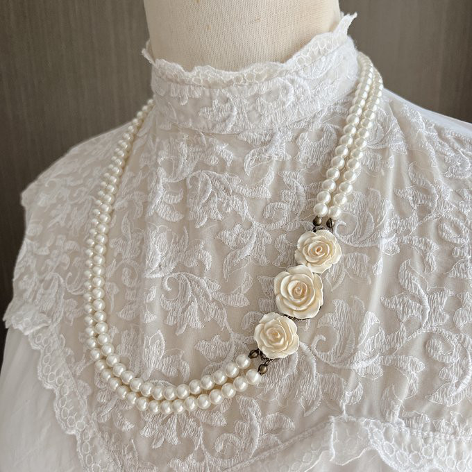 白薔薇の二連マチネーネックレス