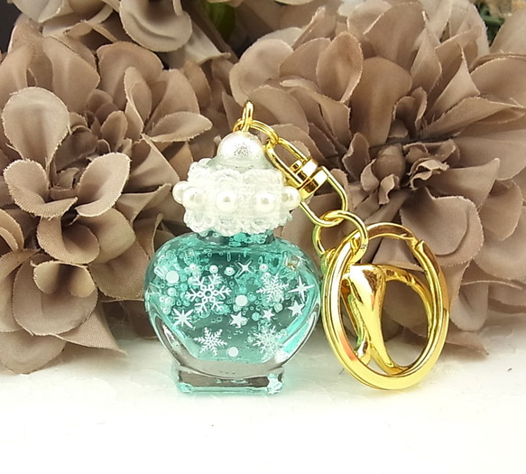 バックチャーム 香水瓶 沈まない パールと雪の結晶 キーホルダー