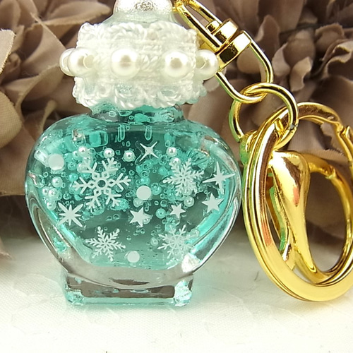 バックチャーム 香水瓶 沈まない パールと雪の結晶 キーホルダー