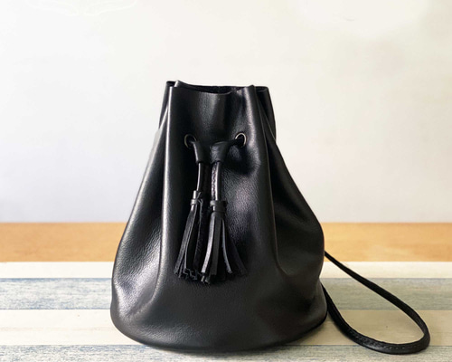 Sasquatchfabrix. ブラックレザーバッグ　巾着バック Sasquatchfabrix. ブラックレザーバッグ 巾着バック - メルカリ