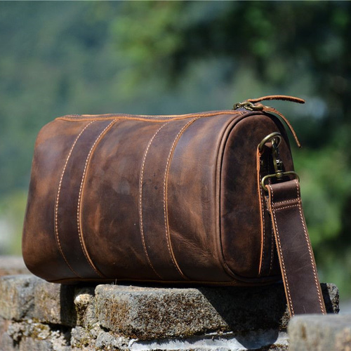 Buchy ブッチ　一点もの　ショルダーバッグ　牛革 Buchy ブッチ 一点もの ショルダーバッグ 牛革 牛革 ショルダー