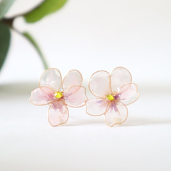 特集掲載】色が変わる揺れる昼桜ピアス/イヤリング ٭❀* 揺れる
