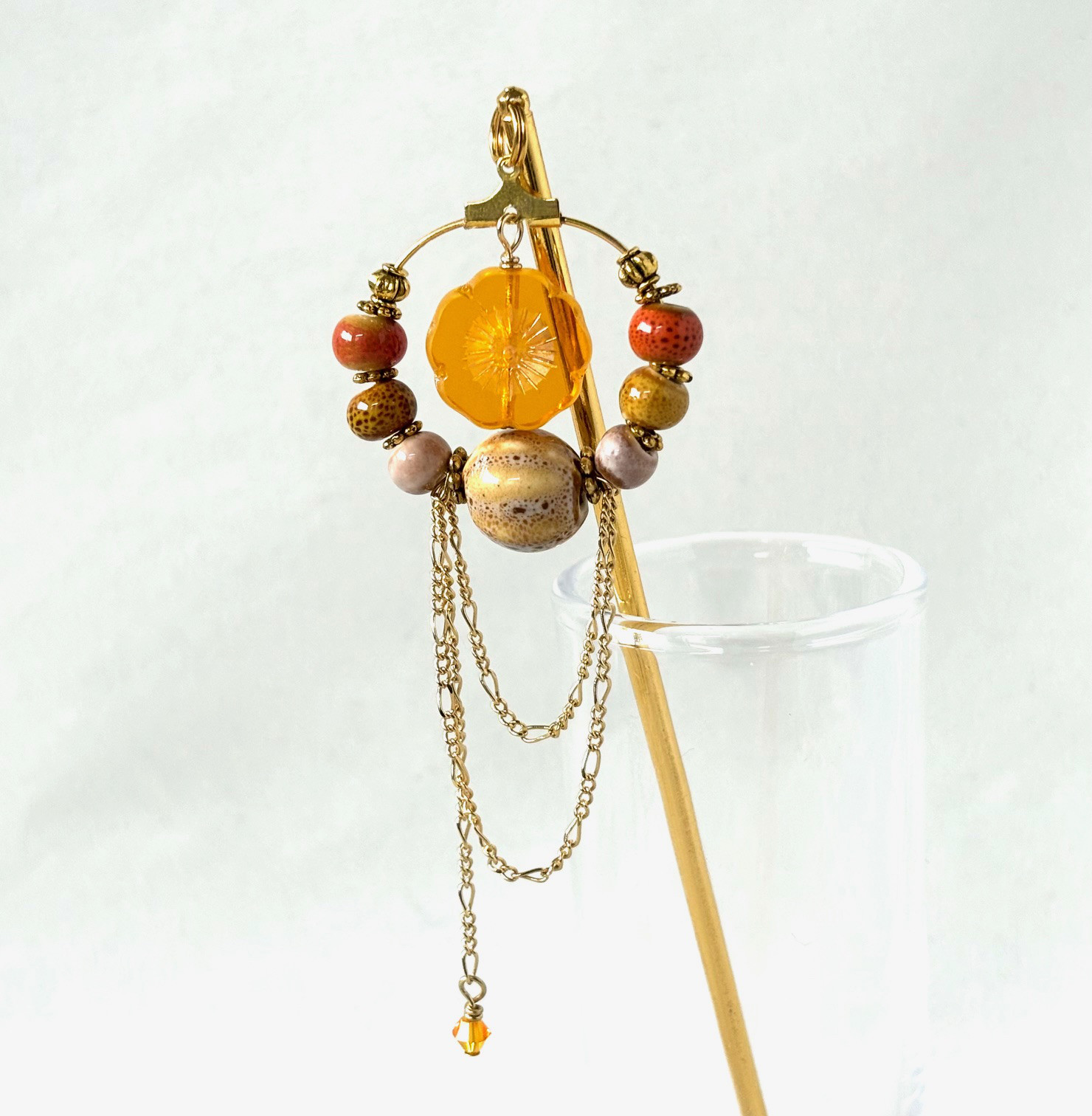 かんざし　オレンジのお花とカラフル陶器ビーズC　一本簪　一本挿し　秋　ゴールド　黄色　イエロー　赤　レッド