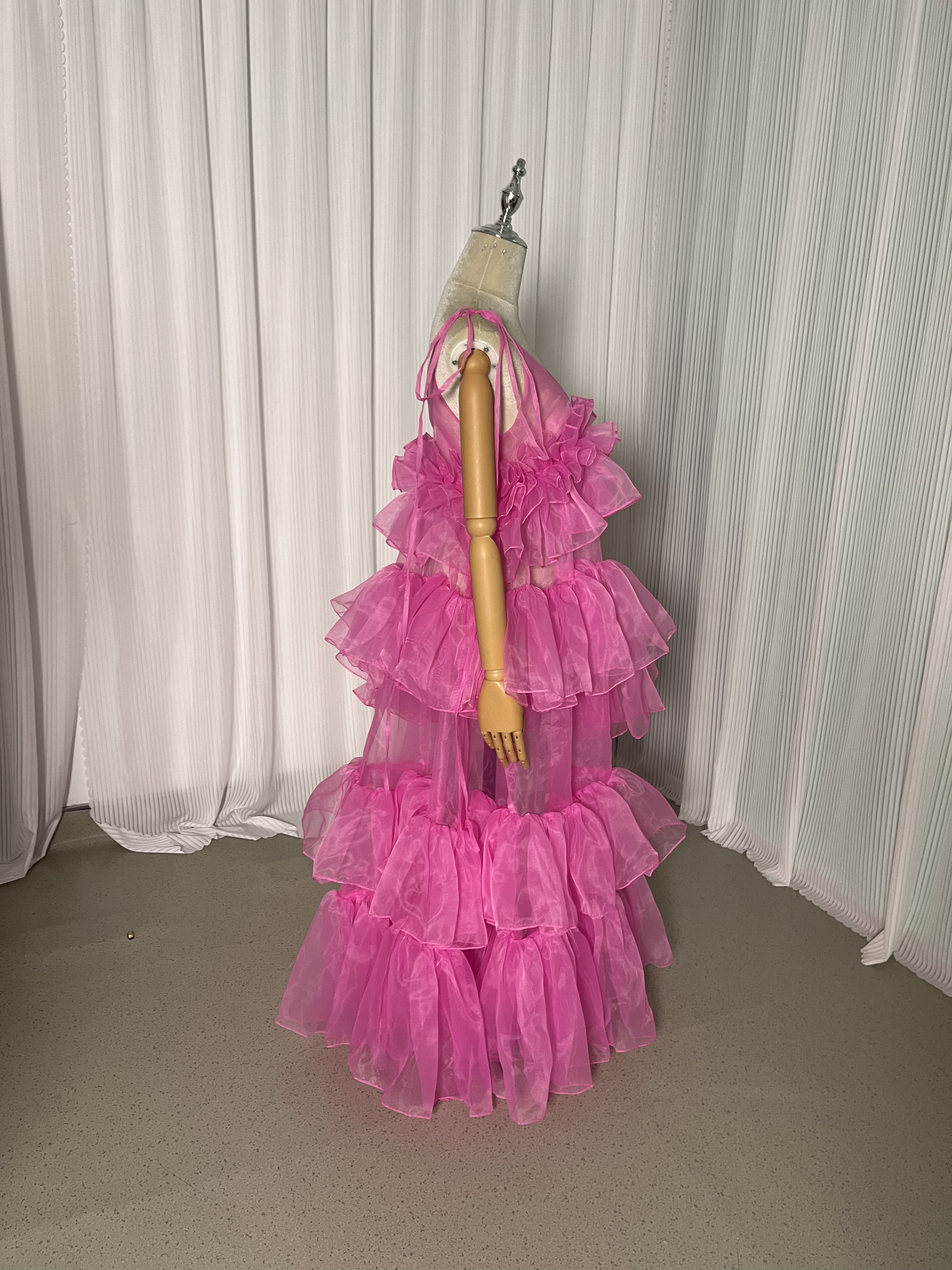 送料無料！プリンセスライン 上質オーガンジー ミニドレス 可愛い デザイン感 光沢サテン 前撮り 2次会 演奏会