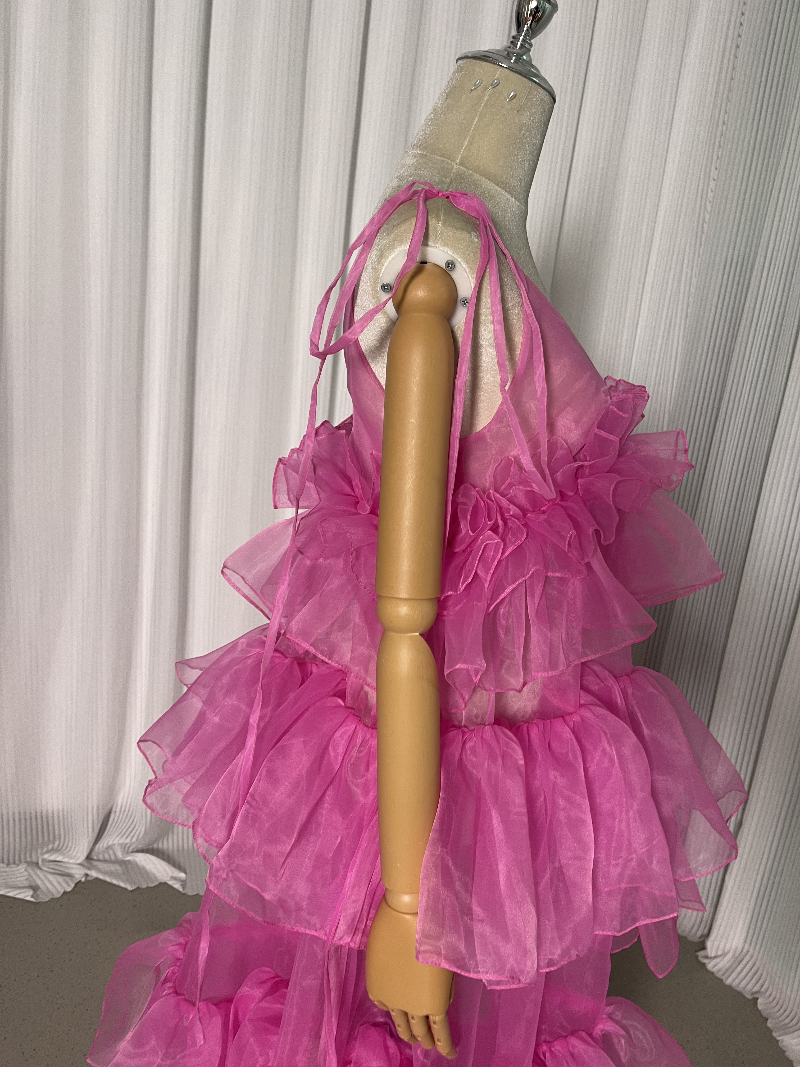 送料無料！プリンセスライン 上質オーガンジー ミニドレス 可愛い デザイン感 光沢サテン 前撮り 2次会 演奏会