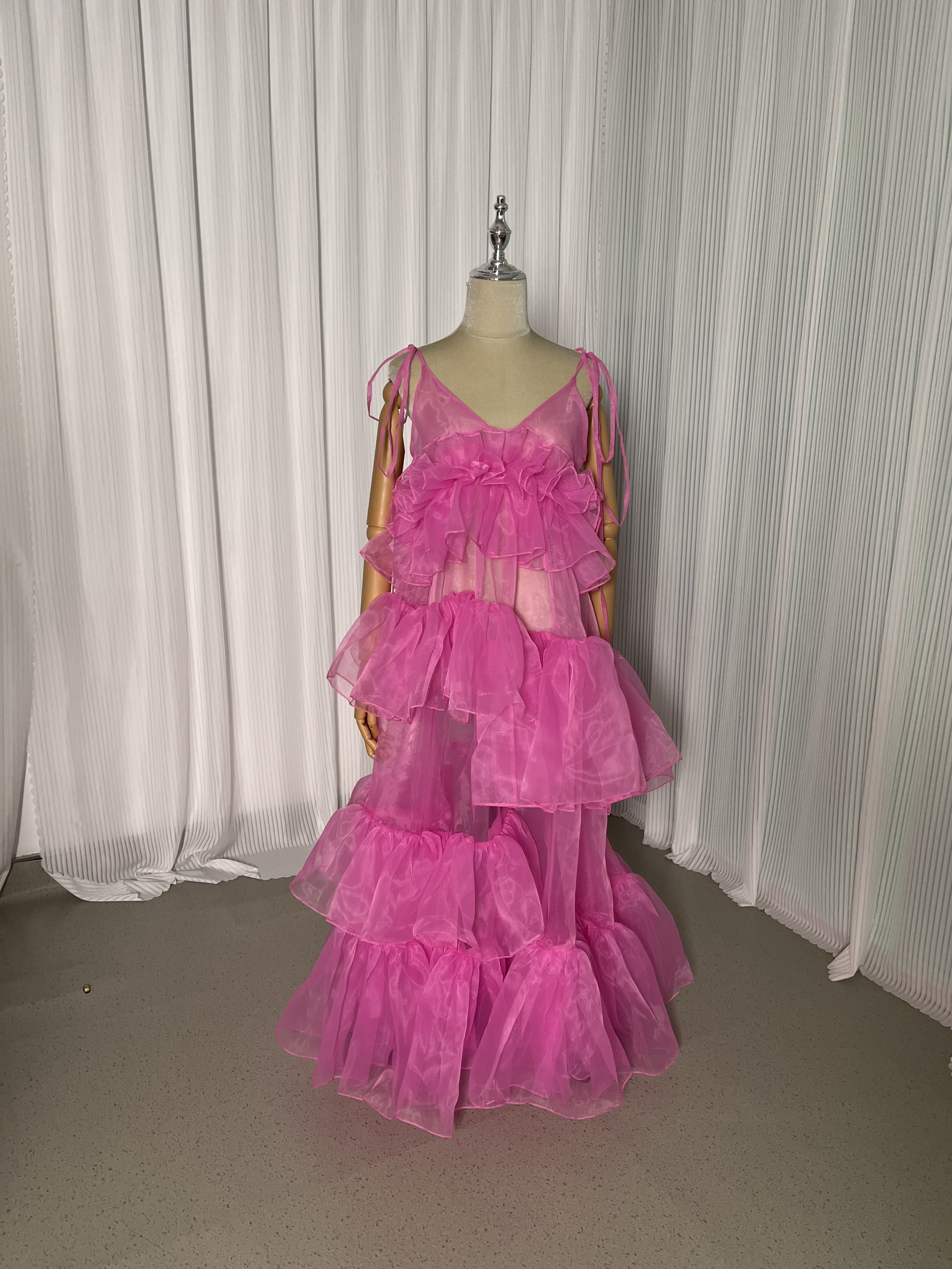 送料無料！プリンセスライン 上質オーガンジー ミニドレス 可愛い デザイン感 光沢サテン 前撮り 2次会 演奏会