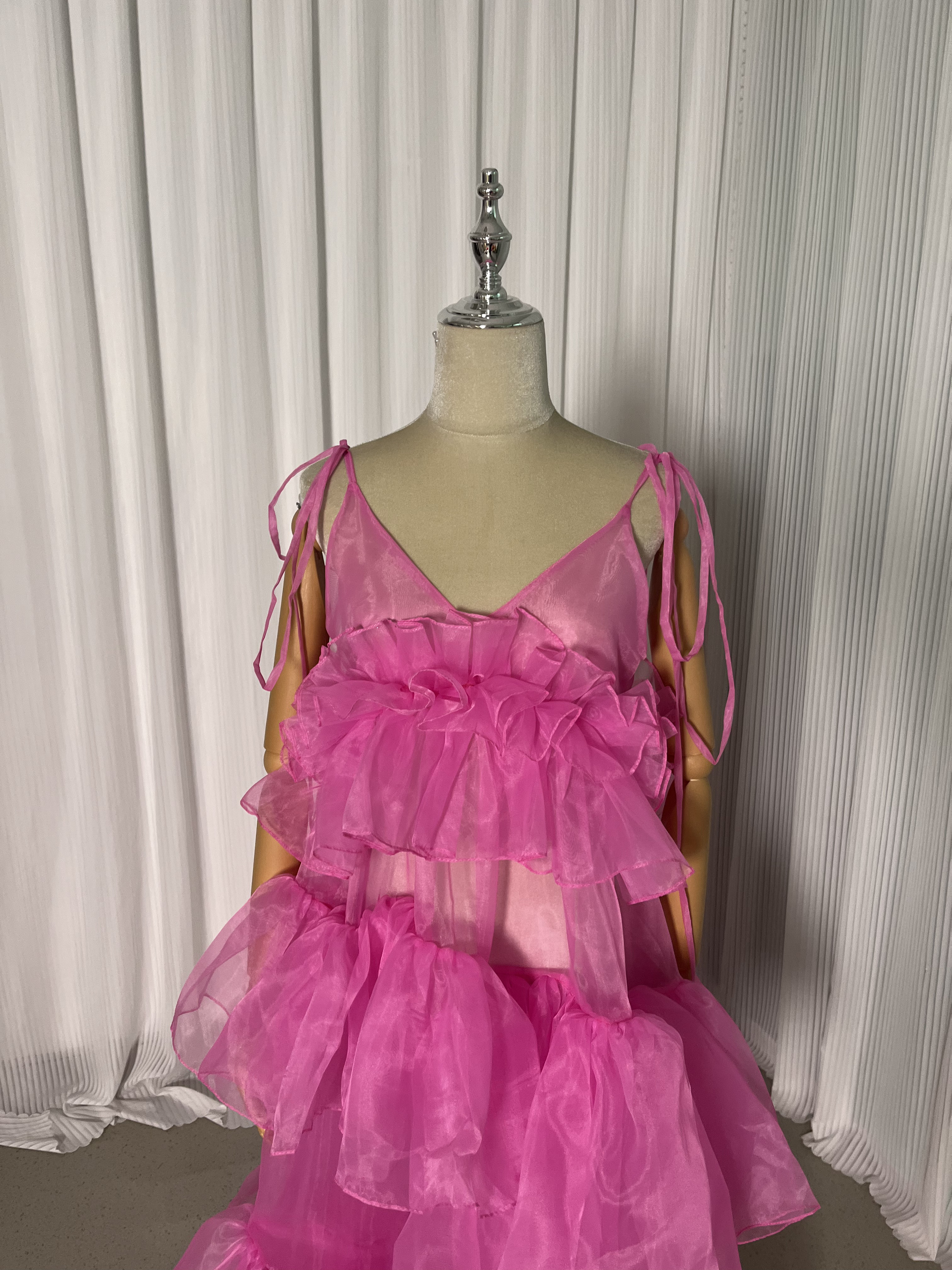 送料無料！プリンセスライン 上質オーガンジー ミニドレス 可愛い デザイン感 光沢サテン 前撮り 2次会 演奏会