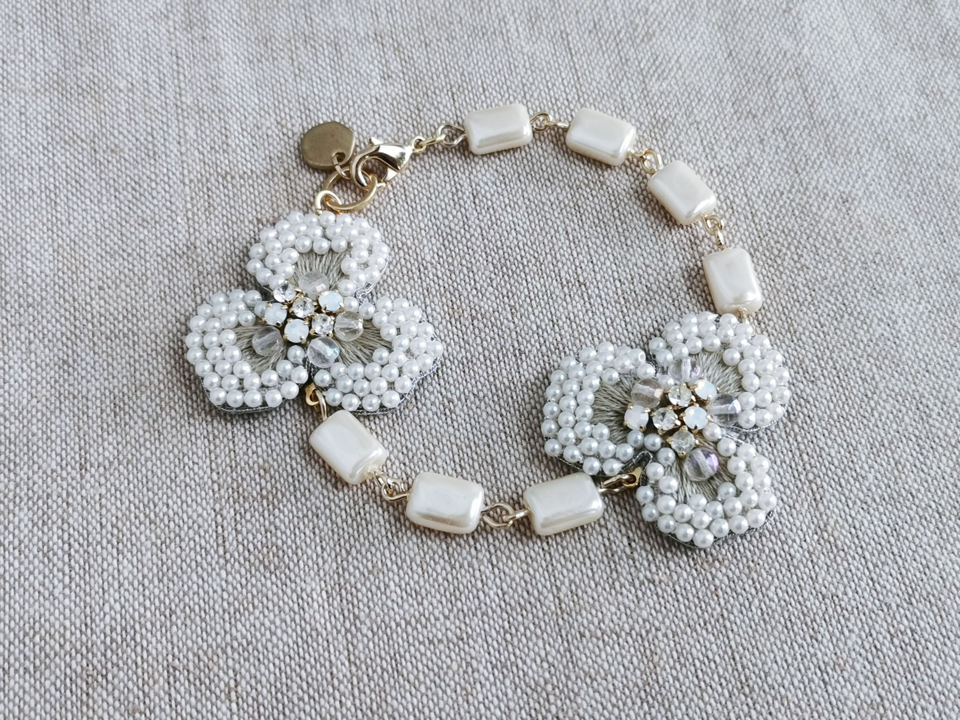 Item No.813（刺繍ブレスレット/受注制作）