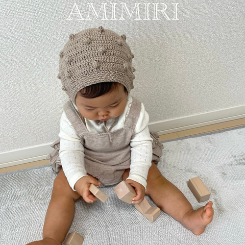 peichan. ぺーちゃん 手編みのキラキラポシェット グレー フリルの巾着🫧 ［使用した毛糸］ NEW ベビーちゃん （seria