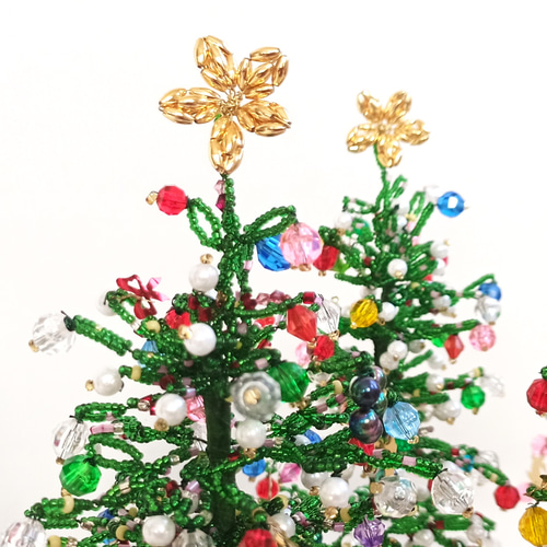 ○クリスマスツリー 高さ25cm 定番の緑色のツリーに沢山の飾りと雪に