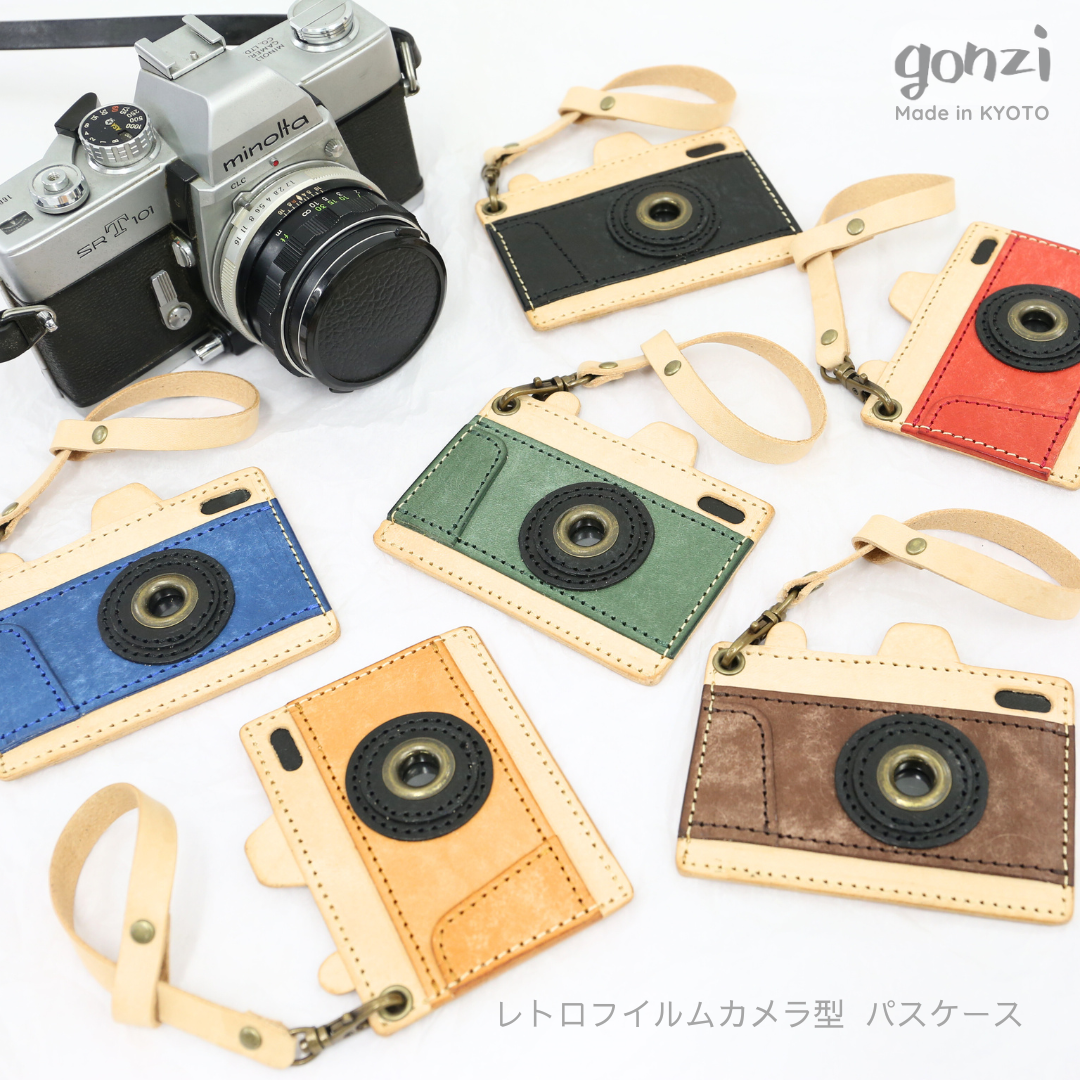 送料無料 レトロ一眼レフカメラ型 パスケース ストラップ付 イタリアンタンニン鞣し カード プレゼント 贈り物 お祝い