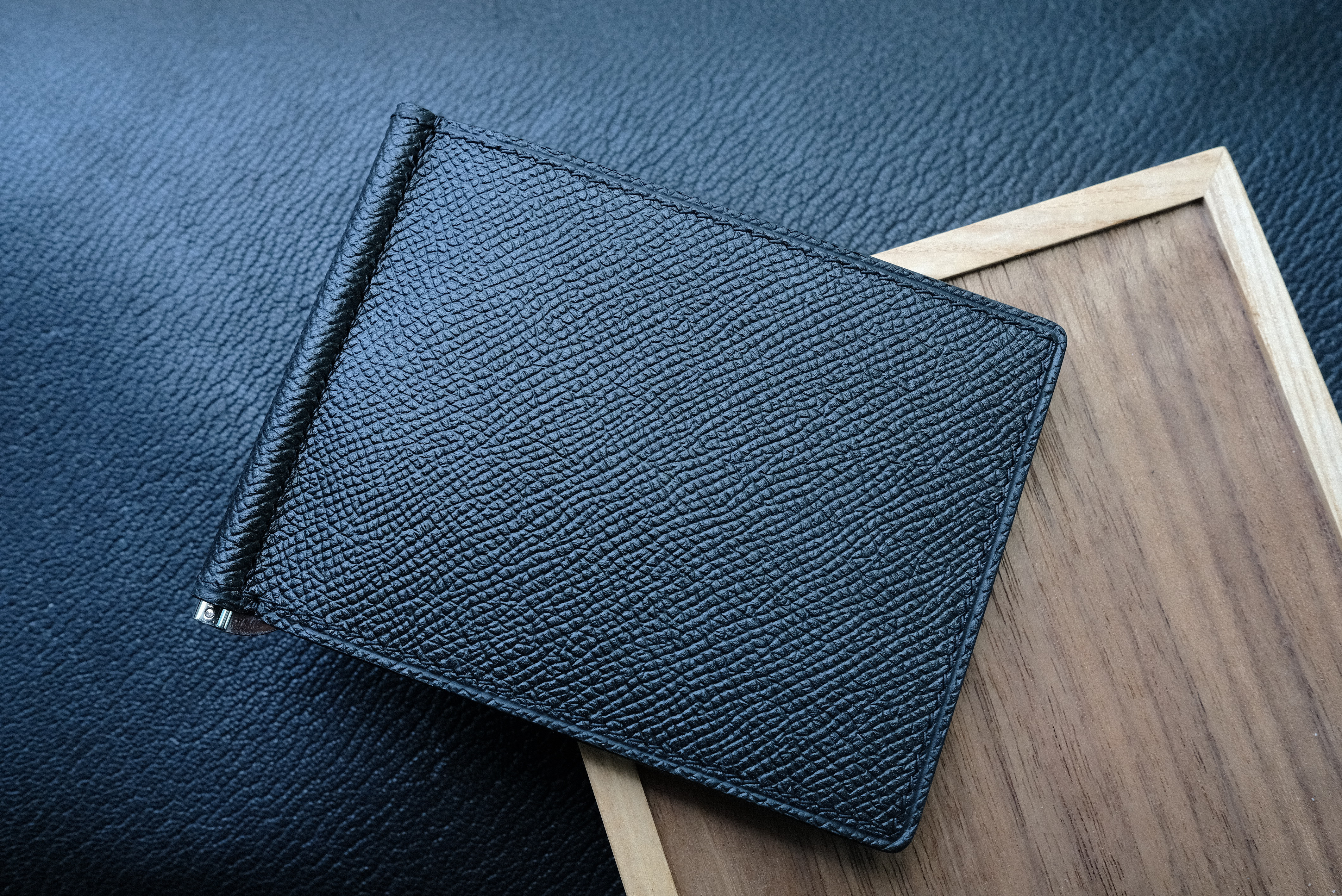 高級牛革のマネークリップ手縫いマネークリップヴォーエプソン（Veau Epsom）革使用マネークリップ