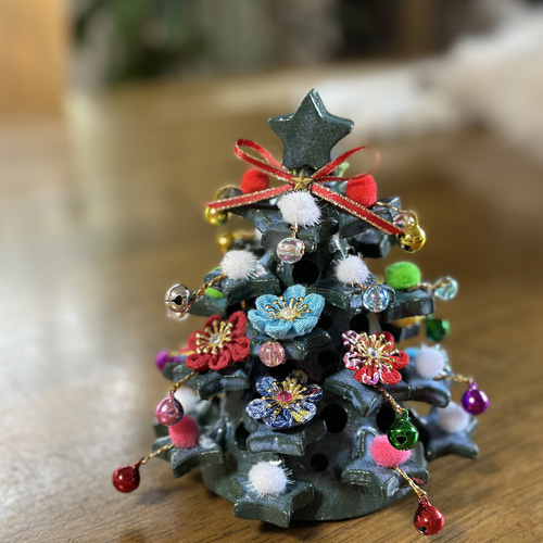 陶器のクリスマスツリーのつまみ細工飾り&ゆらゆらLEDライト付き