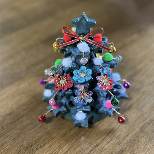 陶器　クリスマスツリー 陶器のクリスマスツリーのつまみ細工飾り&ゆらゆらLEDライト付き