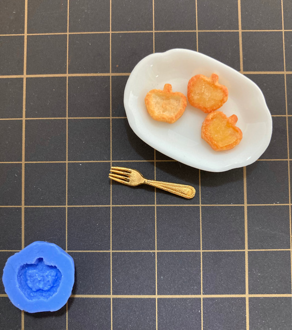 りんごちゃんデニッシュ型＊シリコンモールド＊ミニチュアスイーツ型 