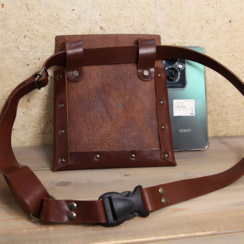 ロングベルト付 ヌメ革 茶 ベルトポーチ スマホケース ボディバッグ