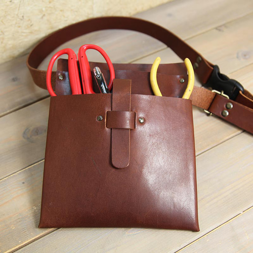 ロングベルト付 ヌメ革 茶 ベルトポーチ スマホケース ボディバッグ