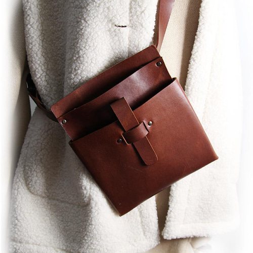 ロングベルト付 ヌメ革 茶 ベルトポーチ スマホケース ボディバッグ