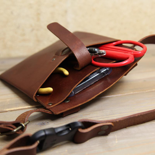 ロングベルト付 ヌメ革 茶 ベルトポーチ スマホケース ボディバッグ