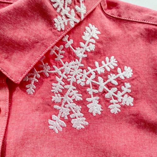赤いダンガリーシャツ 刺繍 綿100%張りのあるダンガリー生地 赤いダンガリーシャツ 刺繍 綿100%張りのあるダンガリー生地