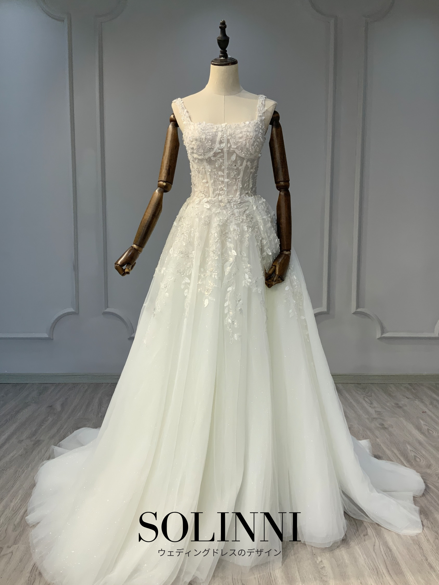 雪花の絢爛｜繊細なレースと刺繍が煌めくエレガントウェディングドレス