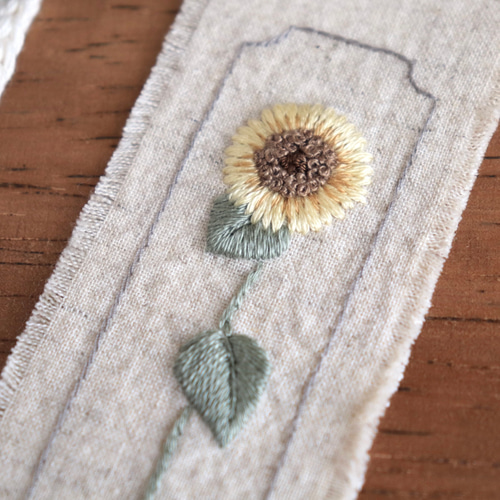 ﾋﾏﾜﾘ«押し花刺繍の栞» *刺繍ブックマーカー *手帳・日記帳に