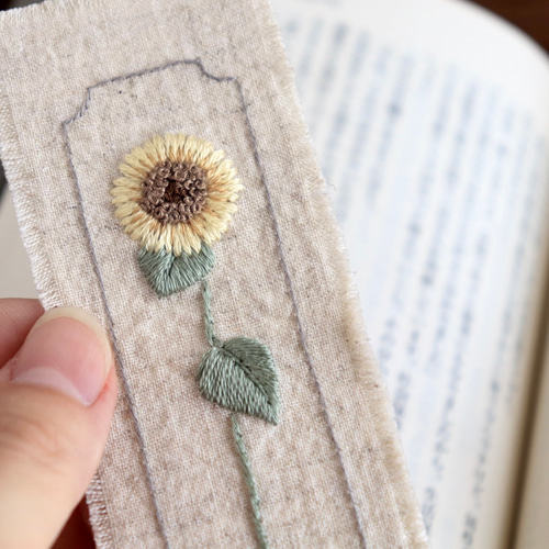 ﾋﾏﾜﾘ«押し花刺繍の栞» *刺繍ブックマーカー *手帳・日記帳に