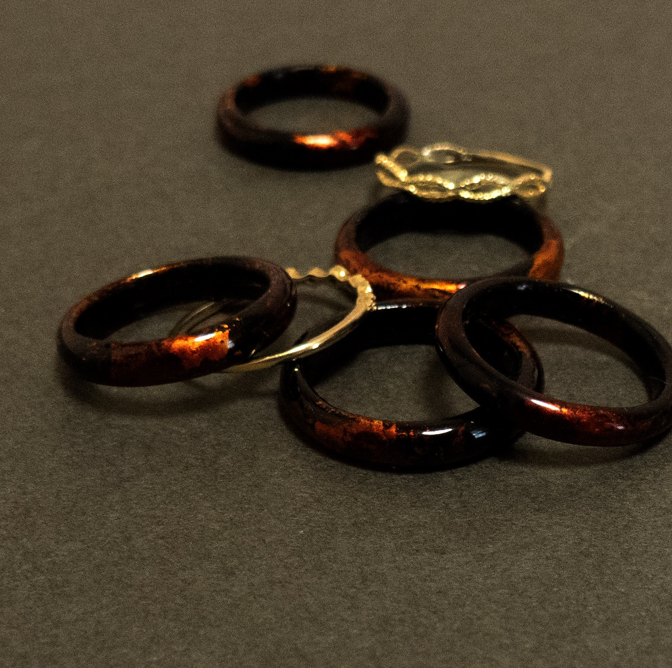 クラシック　漆リング　リング　金箔　透かし　朱合　高級感のあるモダンクラシック　　漆指輪　べっこう柄　べっ甲柄
