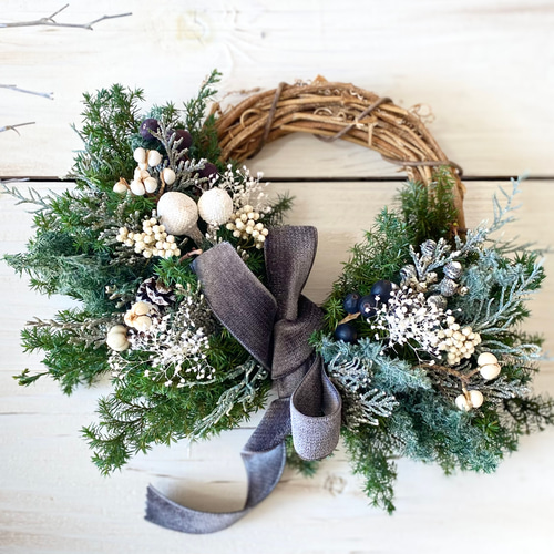 針葉樹のハーフリース クリスマスリース