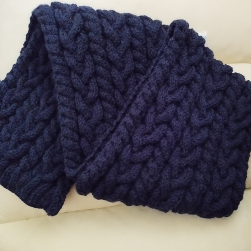 ネイビーみつあみケーブルアランマフラー手編み マフラー