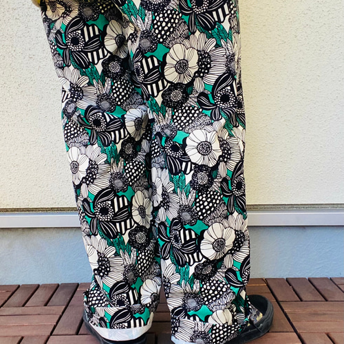 流行りのコーデュロイ秋冬GUCCI花柄フローラワイドパンツ 流行りのコーデュロイ秋冬GUCCI花柄フローラワイドパンツ